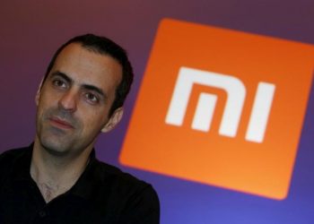 Xiaomi's Vice President Hugo Barra looks on in front of the company's logo during a group interview after the launching ceremony of Redmi Note 3 in Hong Kong, China March 21, 2016.      REUTERS/Bobby Yip - RTSBEFO